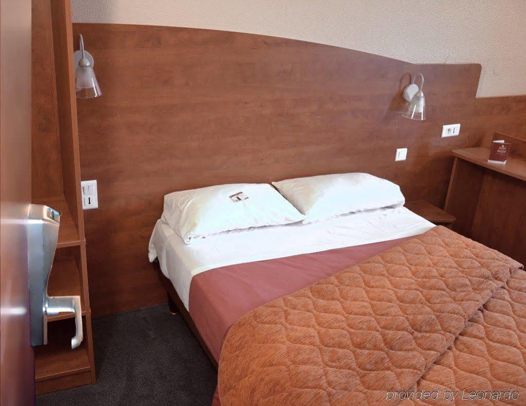 Adams Hotel เมซ์ ภายนอก รูปภาพ
