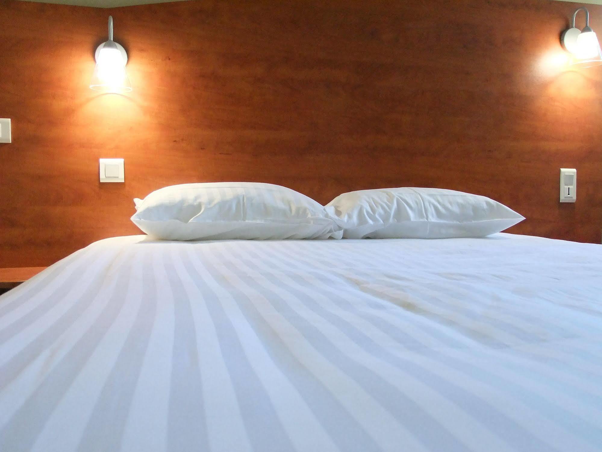 Adams Hotel เมซ์ ภายนอก รูปภาพ